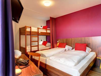 Hotel Meininger Frankfurt Main / Airport 3*